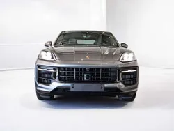 Gris Usado 2024 Porsche Cayenne SUV | 154.000 €