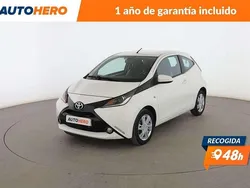 Blanco Usado 2015 Toyota Aygo X-play Utilitario | 9999 € (Precio justo)