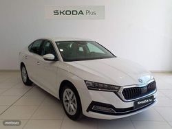 Blanco Nuevo 2025 Skoda Octavia Ambition Berlina | 23.551 € (Precio justo)