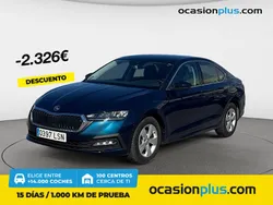 Azul Usado 2021 Skoda Octavia Ambition Berlina | 17.450 € (Precio justo)