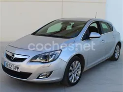 Gris / plata Usado 2010 Opel Astra Cosmo Berlina | 5990 € (Buen precio)