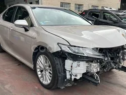 Beige Usado 2020 Toyota Camry Advance Berlina | 8900 €