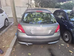 Gris / plata Usado 2011 Peugeot 207 Business-Line Berlina | 5800 € (Un poco caro)