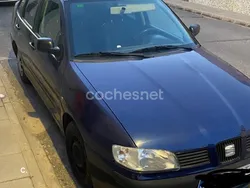 Azul Usado 2003 Seat Cordoba Stella Berlina | 1990 €