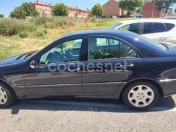 Violeta / lila Usado 2007 Mercedes C180 Elegance Berlina | 8000 € (Buen precio)