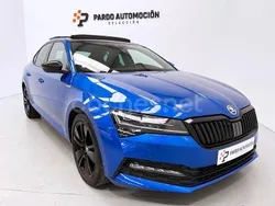 Azul Usado 2020 Skoda Superb SportLine Berlina | 29.900 €