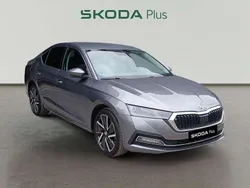 Gris Usado 2022 Skoda Octavia Style Utilitario | 29.990 € (Caro)