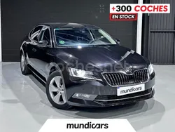 Negro Usado 2017 Skoda Superb Ambition Berlina | 15.890 € (Buen precio)