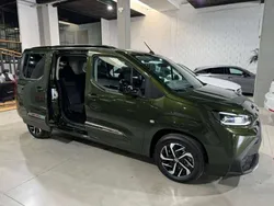 Verde Usado 2024 Toyota Proace Active Van | 27.800 € (Un poco caro)