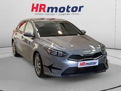 Gris Usado 2022 Kia Ceed Berlina | 15.950 € (Precio justo)
