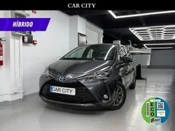 Gris / plata Usado 2018 Toyota Yaris Hybrid Advance Berlina | 12.999 € (Un poco caro)