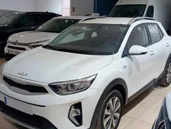 Clear white blanco Usado 2024 Kia Stonic SUV | 17.770 € (Precio justo)
