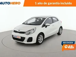 Blanco Usado 2015 Kia Rio Berlina | 7399 € (Precio justo)