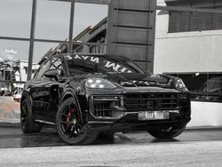 Negro Usado 2024 Porsche Cayenne SUV | 133.900 €