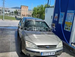 Beige Usado 2001 Ford Mondeo Ambiente Berlina | 1350 € (Precio justo)