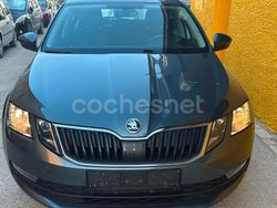 Gris / plata Usado 2019 Skoda Octavia Ambition Berlina | 14.900 € (Un poco caro)