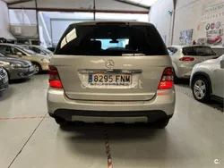 Gris / plata Usado 2007 Mercedes ML280 SUV | 9990 € (Precio justo)