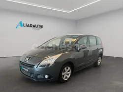 Gris / plata Usado 2013 Peugeot 5008 Access Monovolumen | 5490 € (Precio justo)