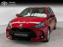 Rojo Usado 2024 Toyota Yaris Hybrid Active Berlina | 21.550 € (Precio justo)
