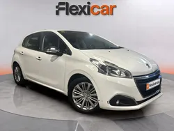 Blanco Usado 2016 Peugeot 208 Style Utilitario | 7490 €