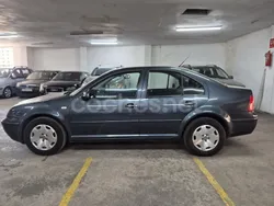 Gris / plata Usado 2002 VW Bora Trendline Berlina | 1690 €