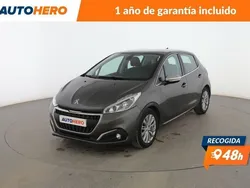Gris Usado 2018 Peugeot 208 Allure Utilitario | 8999 € (Buen precio)