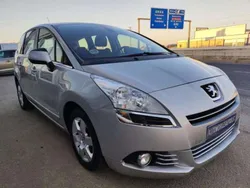 Gris Usado 2011 Peugeot 5008 Active Monovolumen | 6900 € (Un poco caro)