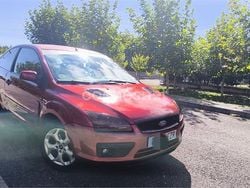Rojo Usado 2008 Ford Focus Trend Berlina | 3000 € (Precio justo)