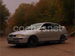 Gris / plata Usado 2002 Seat Cordoba Sport Berlina | 800 €