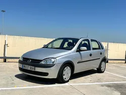 Gris / plata Usado 2001 Opel Corsa Comfort Berlina | 2490 € (Un poco caro)