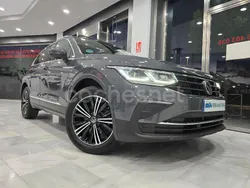Gris / plata Usado 2021 VW Tiguan Life SUV | 26.490 € (Precio justo)