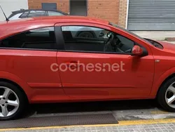 Rojo Usado 2006 Opel Astra GTC Cosmo Berlina | 3400 € (Precio justo)