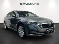 Gris Usado 2024 Skoda Octavia Style Familiar | 33.900 € (Precio justo)