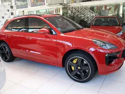 Rojo Usado 2021 Porsche Macan Turbo SUV | 75.900 € (Un poco caro)
