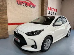 Blanco Usado 2022 Toyota Yaris Hybrid Business Edition Berlina | 20.590 € (Precio justo)