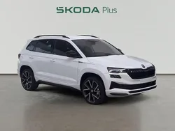 Gris plata Usado 2024 Skoda Karoq SportLine SUV | 31.590 €