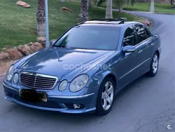 Azul Usado 2004 Mercedes E400 Avantgarde Berlina | 4999 €