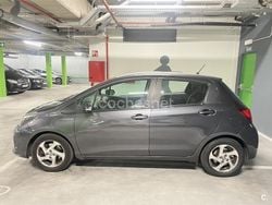 Gris / plata Usado 2014 Toyota Yaris Hybrid Active Berlina | 9500 € (Precio justo)
