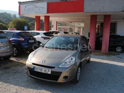 Beige Usado 2013 Renault Clio III Collection Berlina | 6000 € (Precio justo)