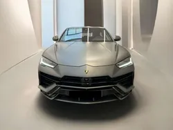 Gris Usado 2024 Lamborghini Urus SUV | 355.000 € (Un poco caro)