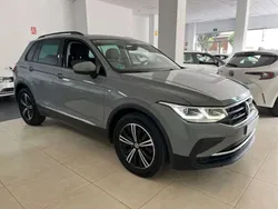 Gris Usado 2022 VW Tiguan Life SUV | 26.900 € (Precio justo)