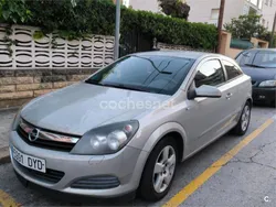 Gris / plata Usado 2006 Opel Astra GTC Enjoy Berlina | 1900 € (Buen precio)