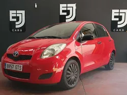 Rojo Usado 2010 Toyota Yaris Live Utilitario | 5690 € (Precio justo)