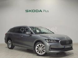 Gris / plateado Usado 2024 Skoda Superb Selection Familiar | 33.500 € (Buen precio)