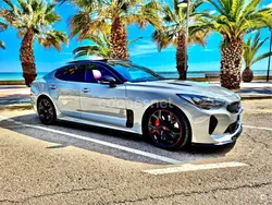 Gris / plata Usado 2018 Kia Stinger Berlina | 32.999 €