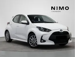 Blanco Usado 2024 Toyota Yaris Hybrid Active Berlina | 22.500 € (Precio justo)