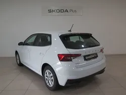Blanco Usado 2024 Skoda Fabia Selection Utilitario | 16.900 € (Precio justo)