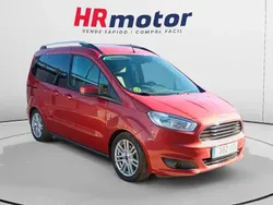 Rojo Usado 2015 Ford Tourneo Courier Titanium Monovolumen | 8640 € (Buen precio)