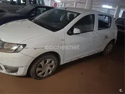 Blanco Usado 2014 Dacia Sandero Lauréate Utilitario | 2500 €