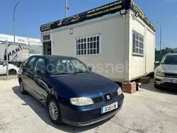 Azul Usado 2001 Seat Cordoba Stella Berlina | 1799 € (Precio justo)